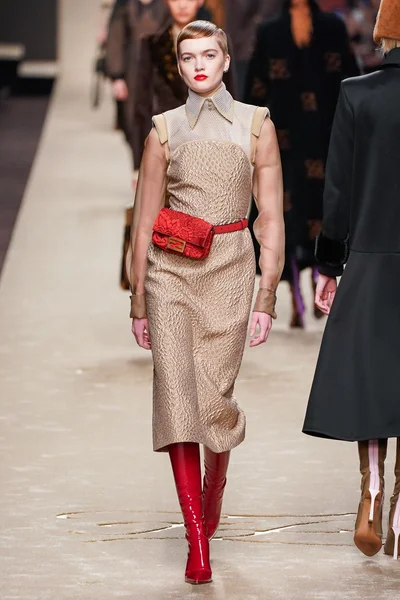 Look 32